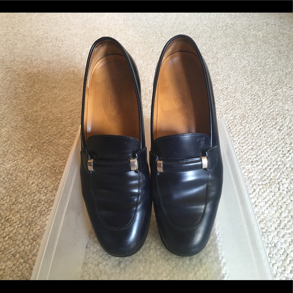 Tod’s navy loafer classic size 9, silver detail